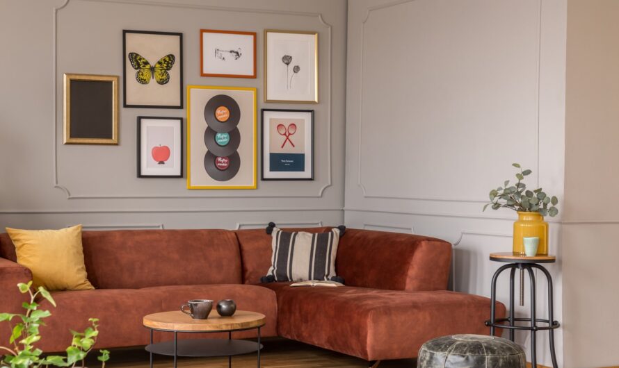 Obrazy do salonu w ramach – jak wybrać kompozycję, która zbuduje styl i nada wnętrzu głębi?